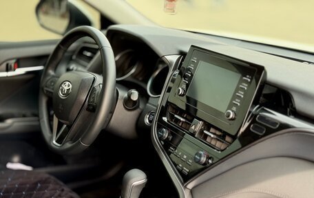 Toyota Camry, 2021 год, 2 790 000 рублей, 10 фотография