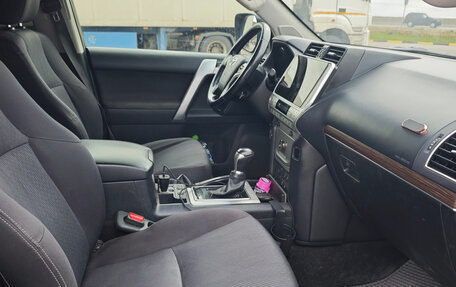 Toyota Land Cruiser Prado 150 рестайлинг 2, 2017 год, 4 200 000 рублей, 26 фотография