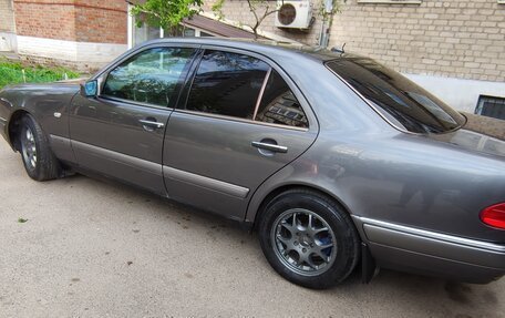 Mercedes-Benz E-Класс, 1999 год, 800 000 рублей, 5 фотография