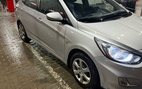 Hyundai Solaris II рестайлинг, 2011 год, 750 000 рублей, 5 фотография