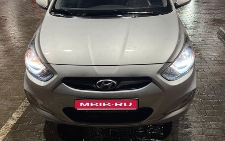 Hyundai Solaris II рестайлинг, 2011 год, 750 000 рублей, 2 фотография