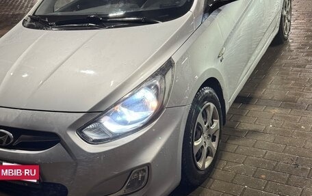 Hyundai Solaris II рестайлинг, 2011 год, 750 000 рублей, 10 фотография