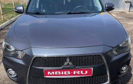 Mitsubishi Outlander III рестайлинг 3, 2011 год, 990 000 рублей, 1 фотография