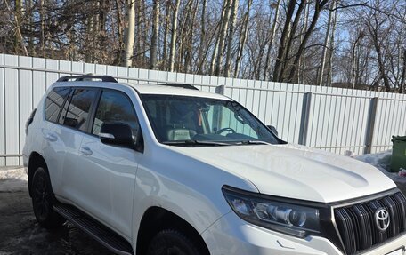 Toyota Land Cruiser Prado 150 рестайлинг 2, 2021 год, 6 000 000 рублей, 2 фотография