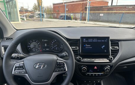 Hyundai Solaris II рестайлинг, 2021 год, 1 700 000 рублей, 7 фотография