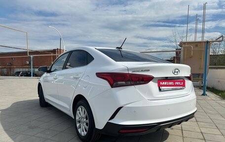 Hyundai Solaris II рестайлинг, 2021 год, 1 700 000 рублей, 5 фотография