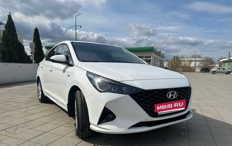 Hyundai Solaris II рестайлинг, 2021 год, 1 700 000 рублей, 2 фотография