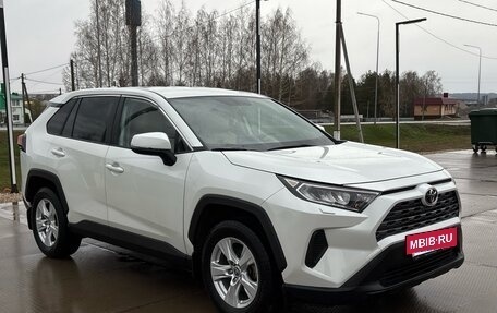 Toyota RAV4, 2019 год, 3 550 000 рублей, 2 фотография