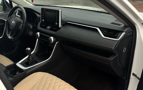 Toyota RAV4, 2019 год, 3 550 000 рублей, 8 фотография