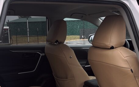 Toyota RAV4, 2019 год, 3 550 000 рублей, 9 фотография