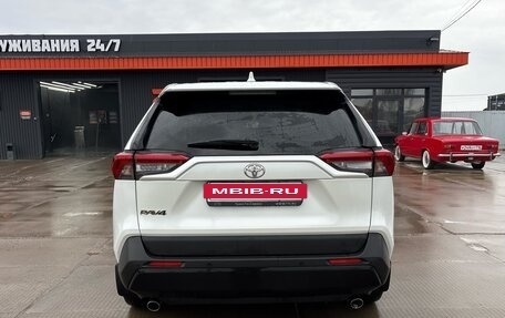 Toyota RAV4, 2019 год, 3 550 000 рублей, 5 фотография