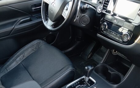 Mitsubishi Outlander III рестайлинг 3, 2014 год, 1 920 000 рублей, 6 фотография