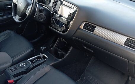 Mitsubishi Outlander III рестайлинг 3, 2014 год, 1 920 000 рублей, 5 фотография