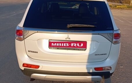 Mitsubishi Outlander III рестайлинг 3, 2014 год, 1 920 000 рублей, 3 фотография
