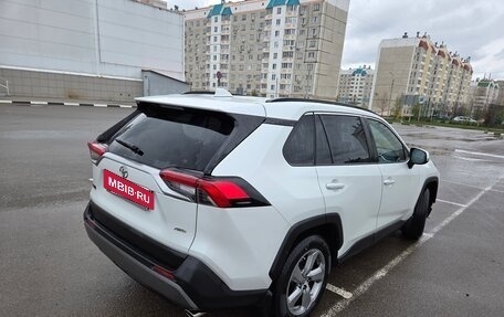 Toyota RAV4, 2021 год, 3 600 000 рублей, 4 фотография