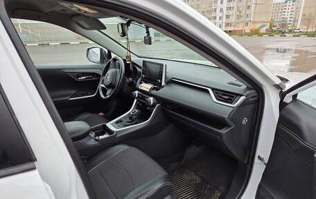 Toyota RAV4, 2021 год, 3 600 000 рублей, 8 фотография