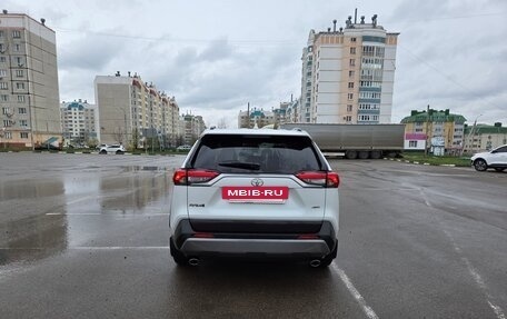 Toyota RAV4, 2021 год, 3 600 000 рублей, 5 фотография