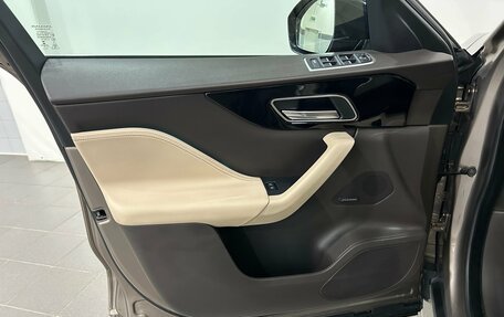 Jaguar F-Pace, 2016 год, 2 590 000 рублей, 25 фотография