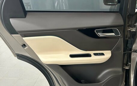 Jaguar F-Pace, 2016 год, 2 590 000 рублей, 28 фотография