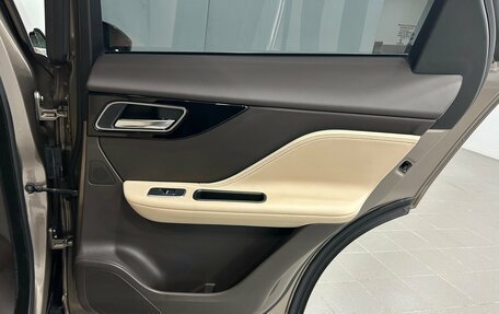 Jaguar F-Pace, 2016 год, 2 590 000 рублей, 26 фотография