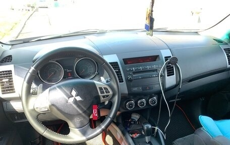 Mitsubishi Outlander III рестайлинг 3, 2011 год, 990 000 рублей, 12 фотография