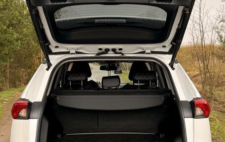 Toyota RAV4, 2021 год, 3 900 000 рублей, 4 фотография