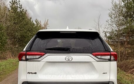 Toyota RAV4, 2021 год, 3 900 000 рублей, 5 фотография