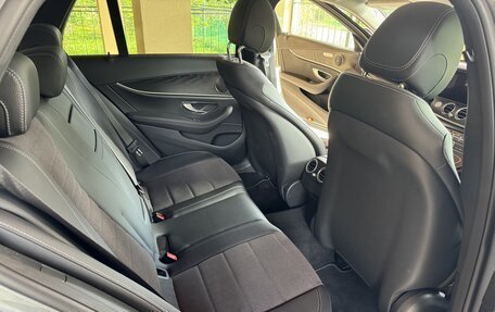 Mercedes-Benz E-Класс, 2019 год, 4 500 000 рублей, 7 фотография