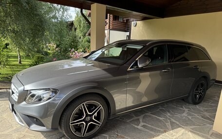 Mercedes-Benz E-Класс, 2019 год, 4 500 000 рублей, 13 фотография