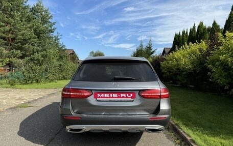 Mercedes-Benz E-Класс, 2019 год, 4 500 000 рублей, 4 фотография