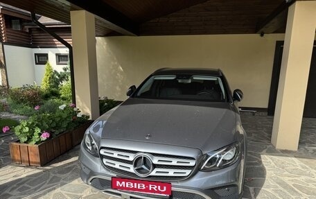 Mercedes-Benz E-Класс, 2019 год, 4 500 000 рублей, 12 фотография