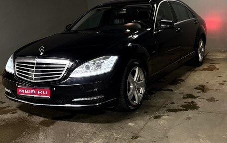 Mercedes-Benz S-Класс, 2011 год, 1 900 000 рублей, 1 фотография