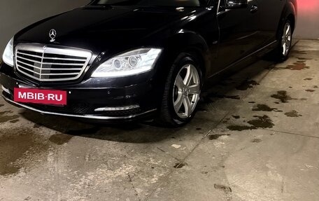 Mercedes-Benz S-Класс, 2011 год, 1 900 000 рублей, 2 фотография