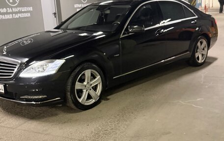 Mercedes-Benz S-Класс, 2011 год, 1 900 000 рублей, 15 фотография