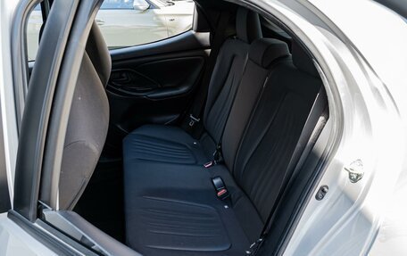 Toyota Yaris, 2020 год, 1 230 000 рублей, 7 фотография