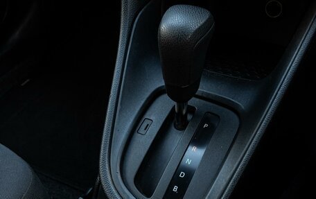 Toyota Yaris, 2020 год, 1 230 000 рублей, 13 фотография