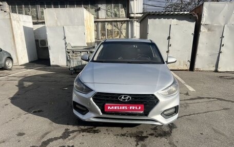 Hyundai Solaris II рестайлинг, 2017 год, 850 000 рублей, 1 фотография