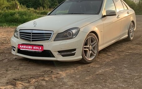 Mercedes-Benz C-Класс, 2011 год, 2 000 000 рублей, 5 фотография