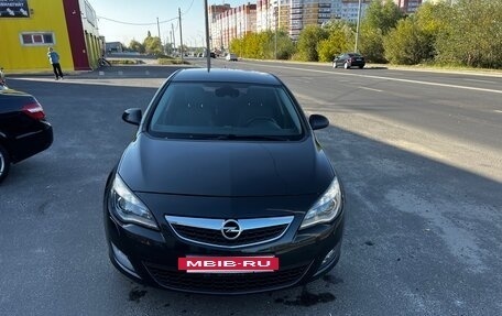 Opel Astra J, 2011 год, 670 000 рублей, 2 фотография