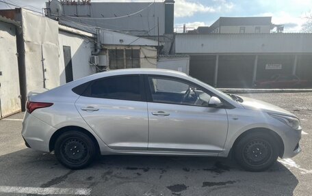 Hyundai Solaris II рестайлинг, 2017 год, 850 000 рублей, 4 фотография