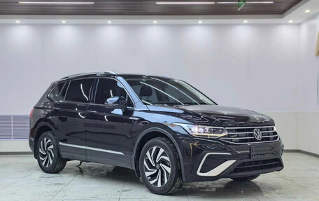 Volkswagen Tiguan II, 2022 год, 2 303 064 рублей, 2 фотография