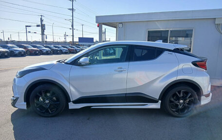 Toyota C-HR I рестайлинг, 2023 год, 1 814 000 рублей, 8 фотография