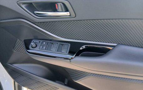 Toyota C-HR I рестайлинг, 2023 год, 1 814 000 рублей, 9 фотография