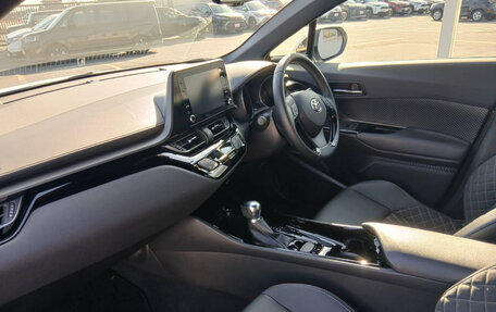 Toyota C-HR I рестайлинг, 2023 год, 1 814 000 рублей, 24 фотография