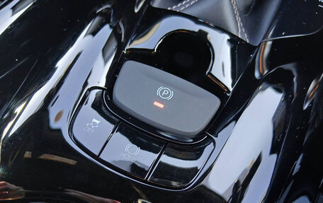 Toyota C-HR I рестайлинг, 2023 год, 1 814 000 рублей, 21 фотография