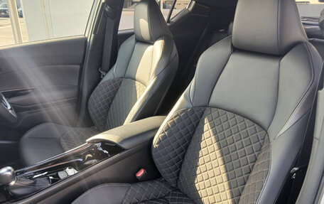 Toyota C-HR I рестайлинг, 2023 год, 1 814 000 рублей, 25 фотография