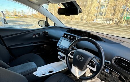 Toyota Prius IV XW50, 2016 год, 1 450 000 рублей, 5 фотография