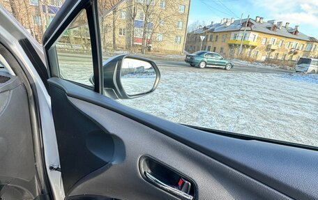 Toyota Prius IV XW50, 2016 год, 1 450 000 рублей, 6 фотография