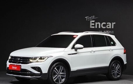 Volkswagen Tiguan II, 2021 год, 3 427 000 рублей, 1 фотография