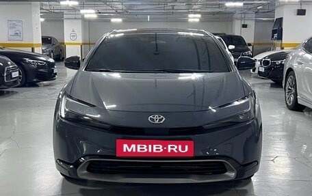 Toyota Prius IV XW50, 2025 год, 4 500 000 рублей, 2 фотография
